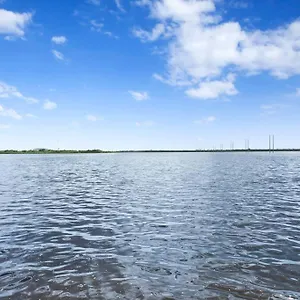  Holiday home Deco Drive Waterfront 1bed On The Bay