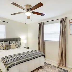  Holiday home Pet-friendly Escape With Private Pool!